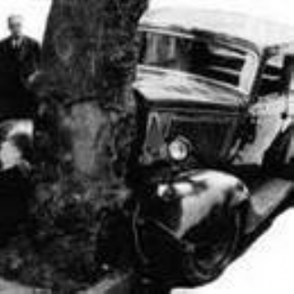 1910 - One person injured in the first traffic accident in Istanbul.