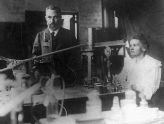 Marie Curie, Paris Üniversitesine sunduğu tezde radyumun keşfini açıkladı.